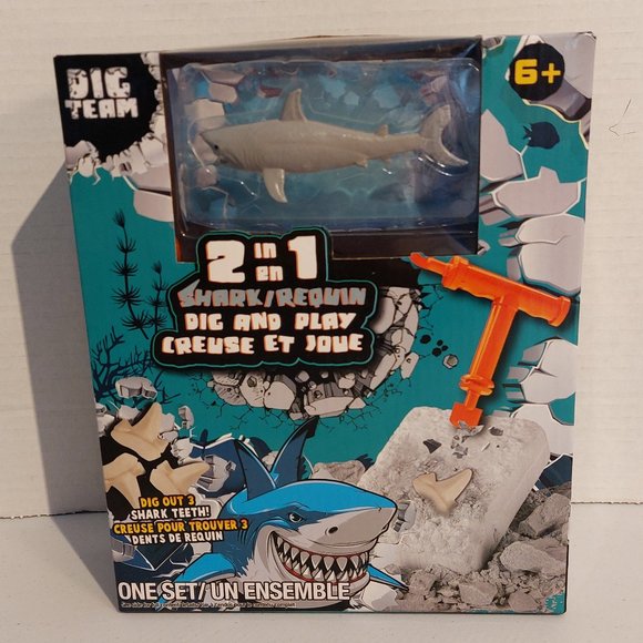 2 in 1 Shark Dig and Play - NIB - Picture 1 of 5